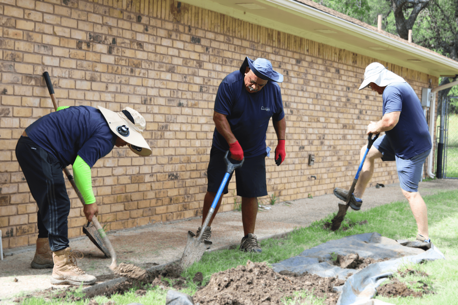 Plumbers digging .png